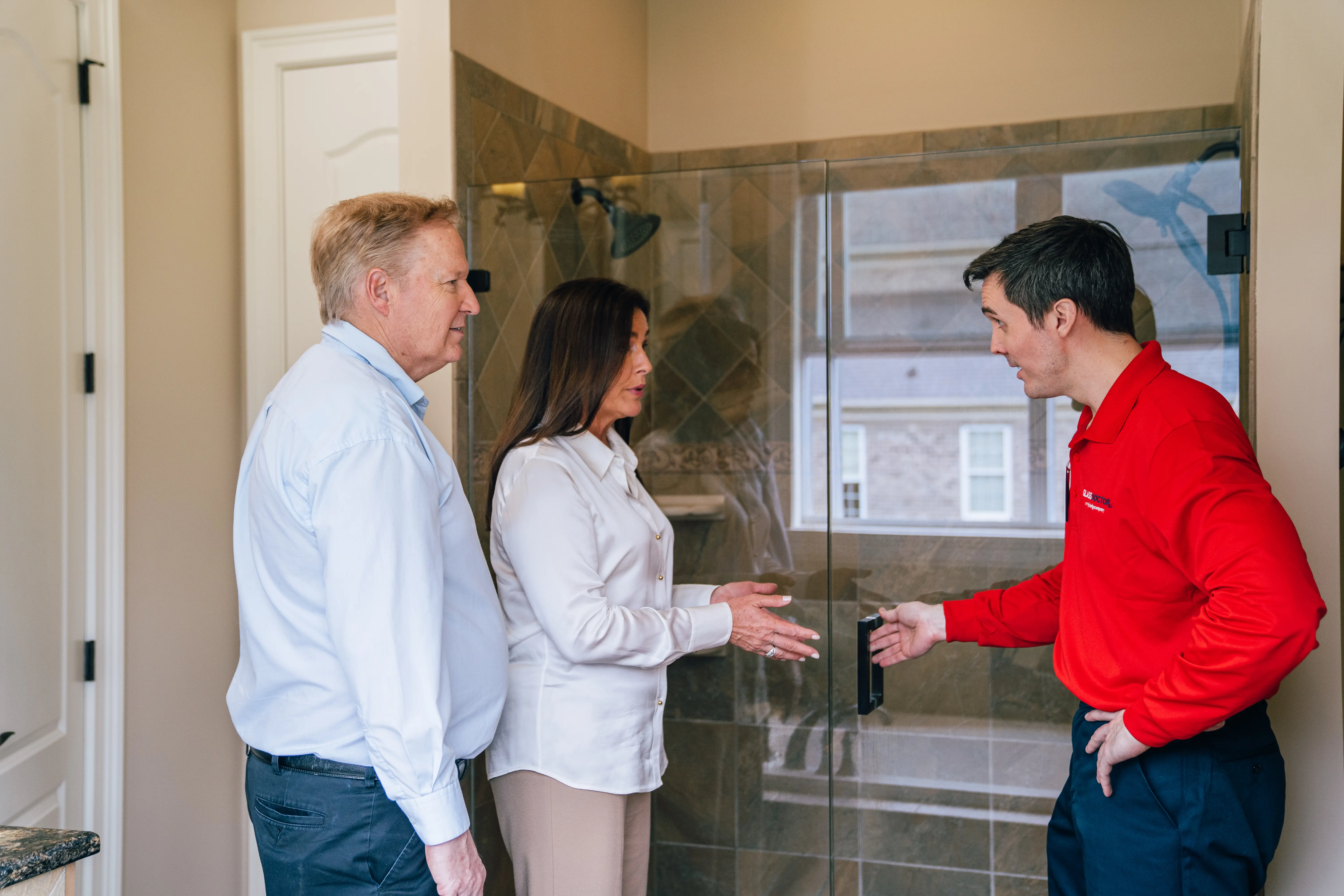 Glass Doctor professional talking with parents.